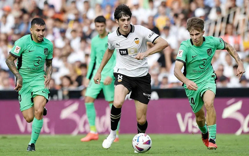 Atletico Madrid có màn trình diễn tồi tệ và nhận thất bại nặng nề 0-3 trên sân Valencia.