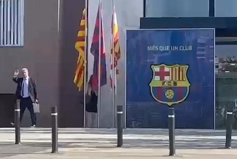 Barcelona vẫn đang chơi tốt nhưng rắc rối bên ngoài sân đang lớn dần lên. Barcelona vẫn đang chơi tốt nhưng rắc rối bên ngoài sân đang lớn dần lên.