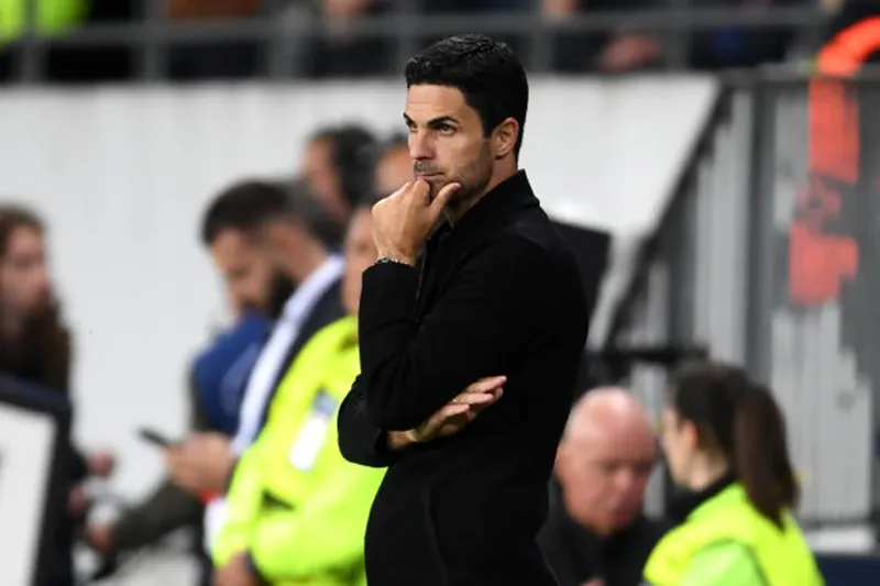 Quyết định nhân sự mạo hiểm của HLV Mikel Arteta vẫn không thể mang giúp Arsenal tránh thất bại 1-2 tại Lens.