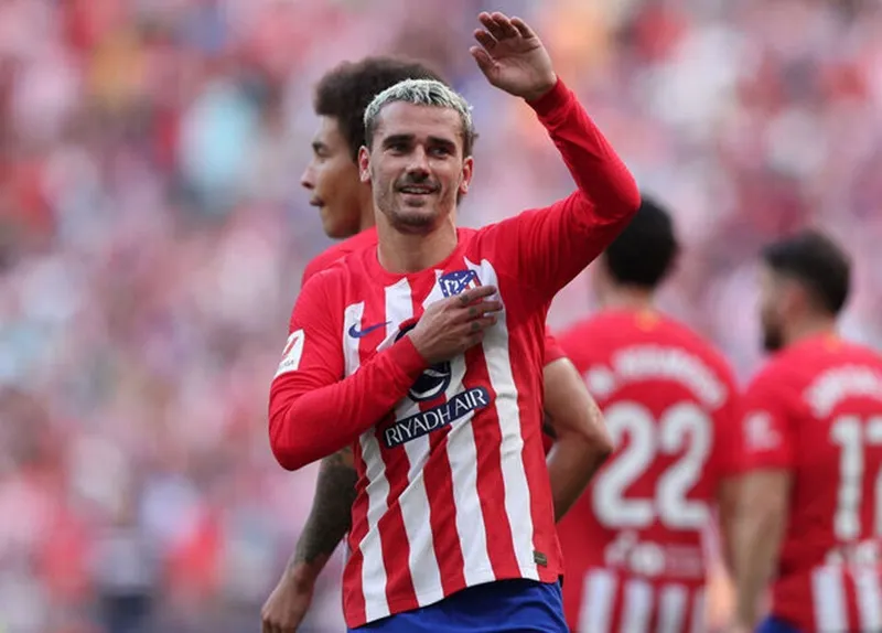 Antoine Griezman ghi bàn ở phút 89 giúp Atletico Madrid đánh bại Real Sociedad 2-1