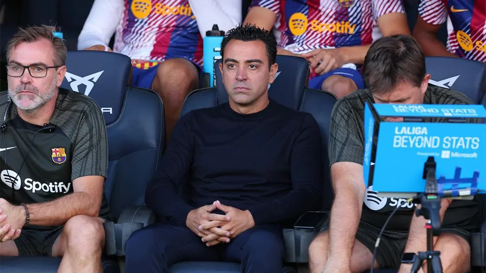 HLV Xavi Hernandez kêu gọi các cầu thủ nhanh chóng rút kinh nghiệm từ thất bại ở El Clasico.
