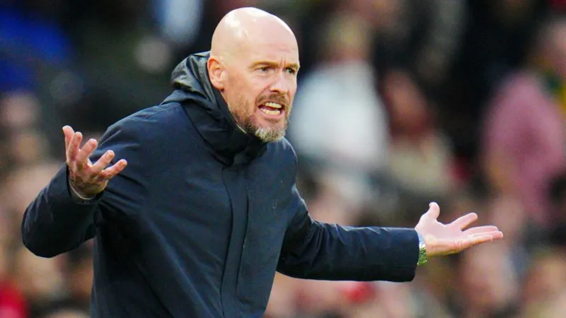 Áp lực đè nặng lên Erik ten Hag khi triều đại ở Old Trafford của ông ngày càng lún sâu vào khủng hoảng.