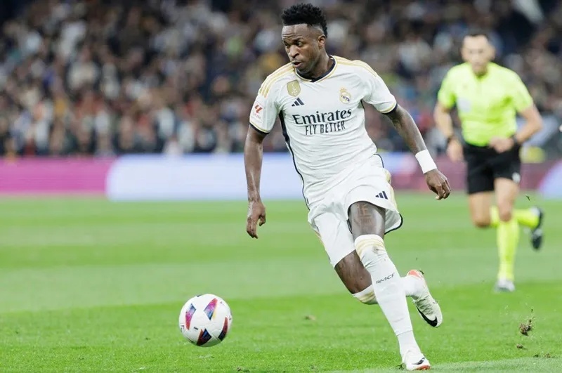 Vinicius Junior bị rách cơ chân có nguy cơ không thể chơi cho Real Madrid khoảng 10 tuần.
