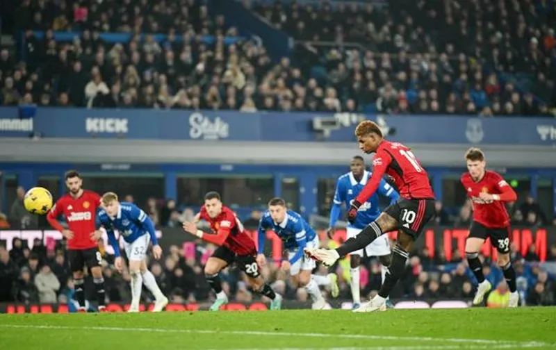 Marcus Rashford giải cơn khát bàn thắng và ghi bàn thứ 2 sau 12 lần ra sân ở Premier League.