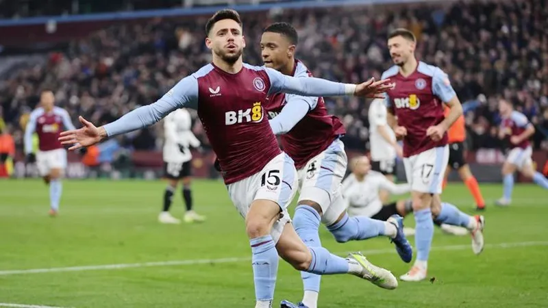 Aston Villa vượt qua vòng bảng sau chiến thắng 2-1 trước đối thủ trực tiếp Legia Warsaw.