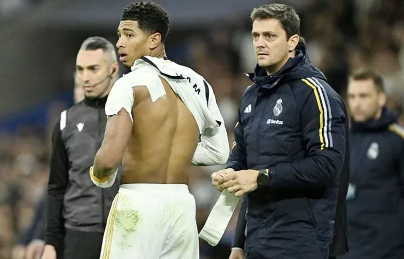 Jude Bellingham phải nén đau để thi đấu sau khi bị trật khớp vai.