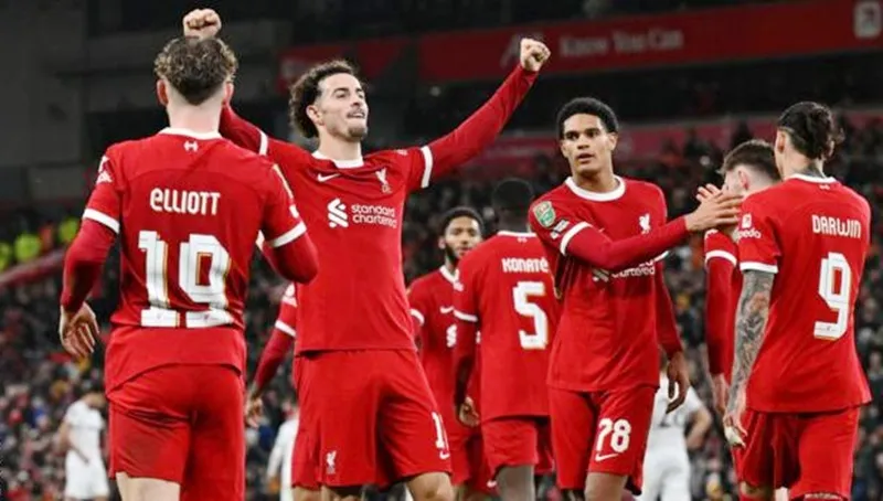 Curtis Jones ghi hai bàn giúp Liverpool vào bán kết cúp Liên đoàn sau chiến thắng 5-1 trước West Ham.