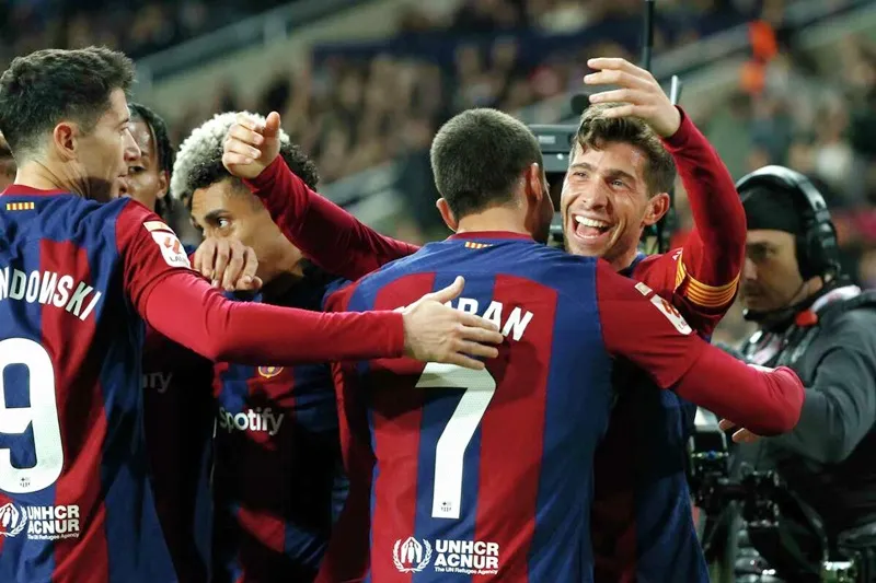Barcelona chật vật mới vượt qua được Almeria vốn chưa biết thắng ở mùa này.