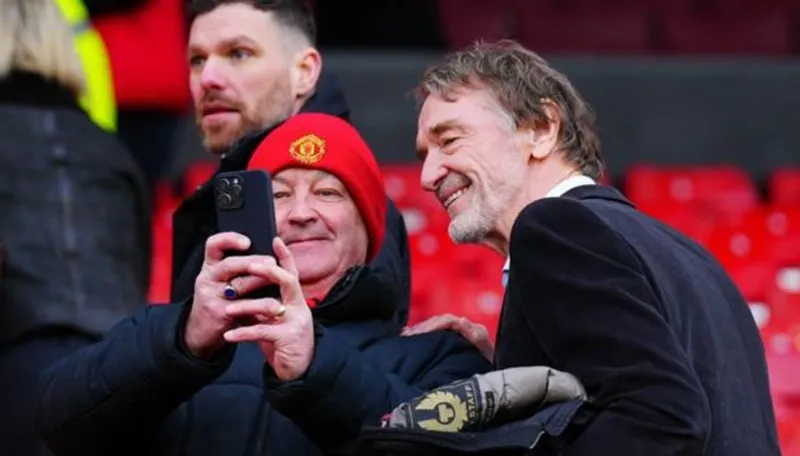 Khoản đầu tư của Sir Jim Ratcliffe đang được người hâm mộ Man.United chào đón.