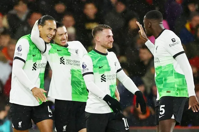 Darwin Nunez và Diogo Jota cùng ghi cú đúp giúp Liverpool thắng 4-0 trên sân Bournemouth.