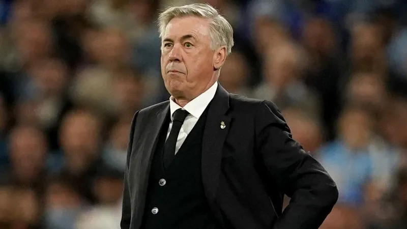HLV Carlo Ancelotti tin cầu thủ Real Madrid không bị phân tâm bởi câu chuyện Kylian Mbappe. 