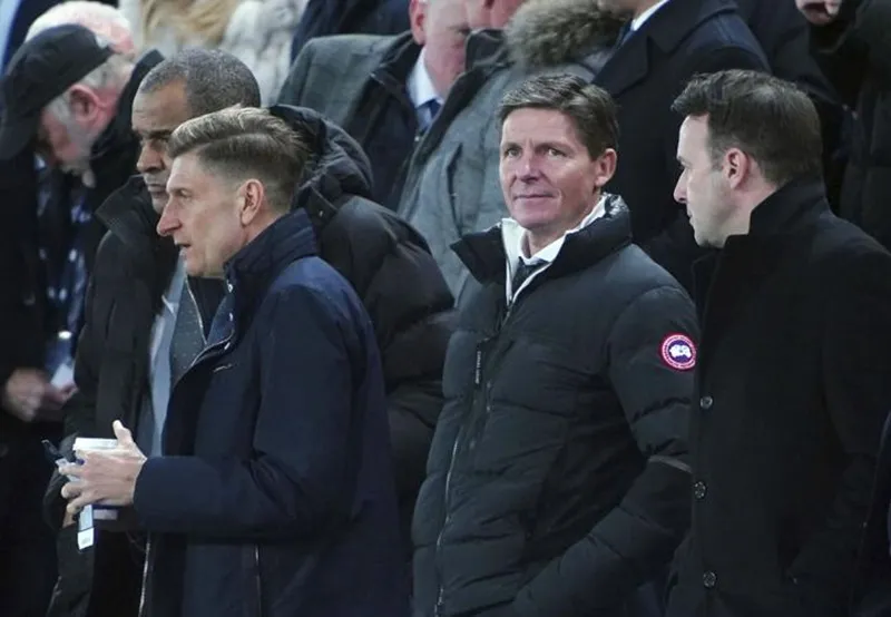 Tân HLV Oliver Glasner chứng kiến Crystal Palace hòa 1-1 tại Everton.