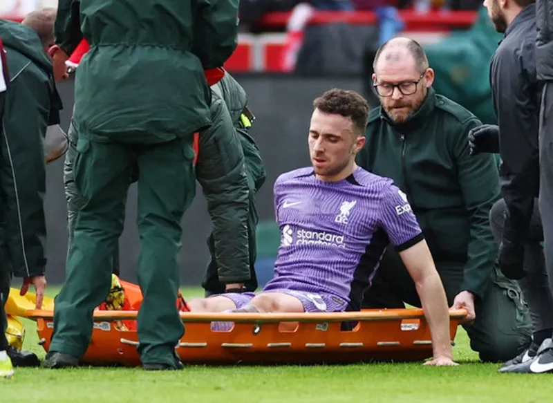 Khủng hoảng chấn thương của Liverpool ngày càng sâu sắc khi tiền đạo Diogo Jota phải nghỉ nhiều tháng.