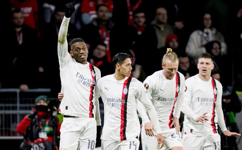 AC Milan đã tiến vào vòng 1/8 Europa League mặc dù đã thua 2-3 trước Rennes ở lượt về.
