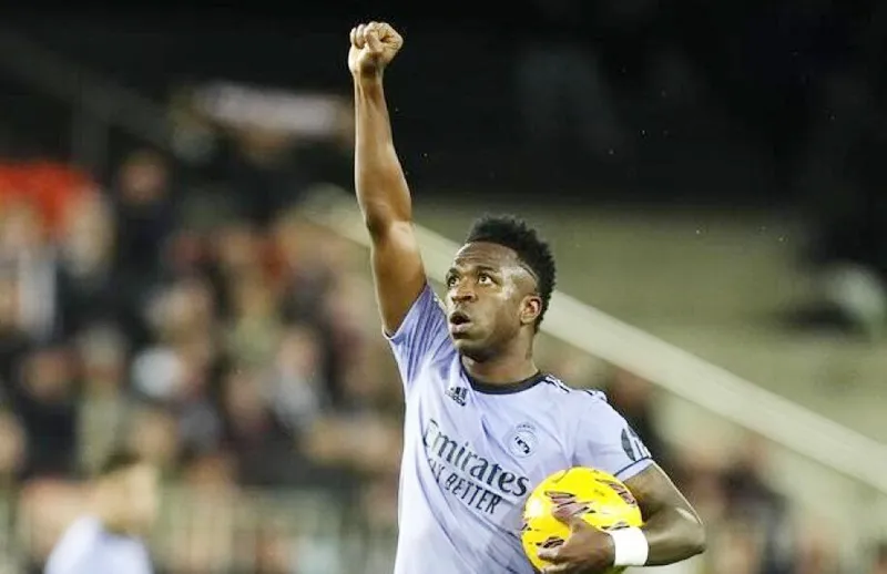 Vinicius Junior ghi 2 bàn nhưng Real Madrid chỉ ngược dòng hòa 2-2 trên sân Valencia.