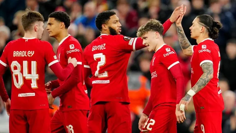 Liverpool hủy diệt Sparta Prague 6-1 tiến vào tứ kết với chiến thắng với tổng tỉ số 11-2.