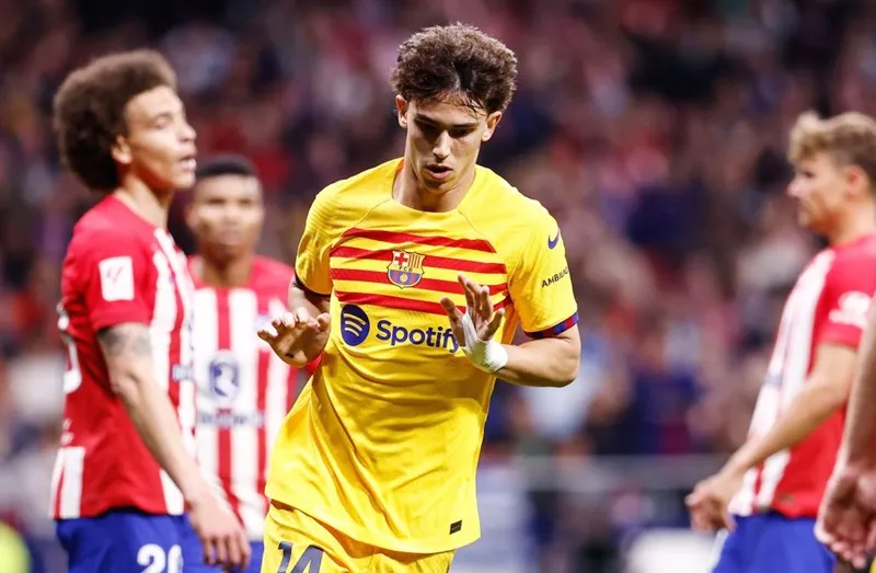 Joao Felix không ăn mừng khi ghi bàn mở tỷ số trong chiến thắng 3-0 của Barcelona tại Atletico Madrid.
