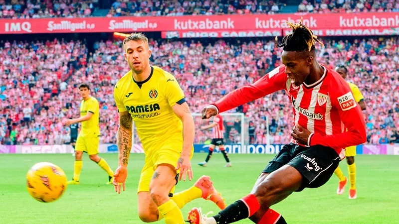 Athletic Bilbao (phải) đã bị Villarreal cầm hòa 1-1 ở La Liga.