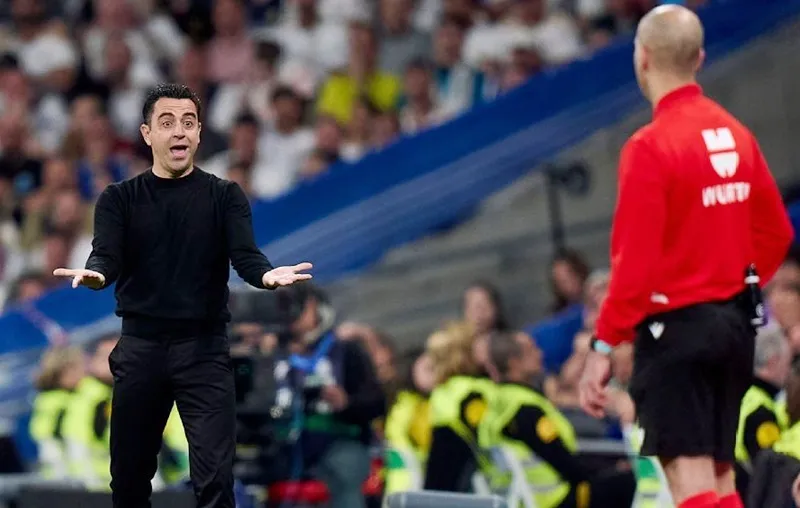 HLV Xavi Hernandez của Barcelona chỉ trích việc thiếu Goal-line là một điều “đáng xấu hổ”.