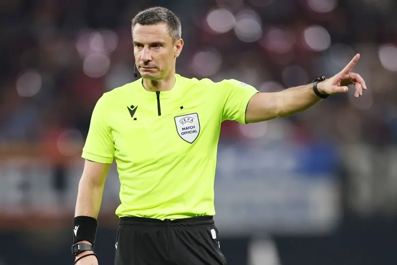 Trọng tài Slavko Vincic điều hành chung kết Champions League giữa Real Madrid và Borussia Dortmund.