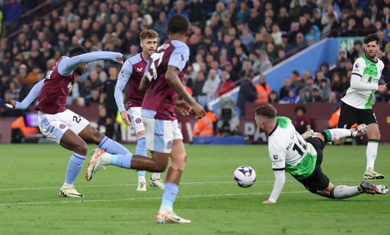Jhon Duran là vị cứu tinh cho Aston Villa khi ghi hai bàn trong năm phút cuối để giành trận hòa 3-3 trước Liverpool.