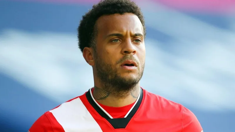 Hậu vệ trái Ryan Bertrand đã chính thức xác nhận việc treo giày ở tuổi 34