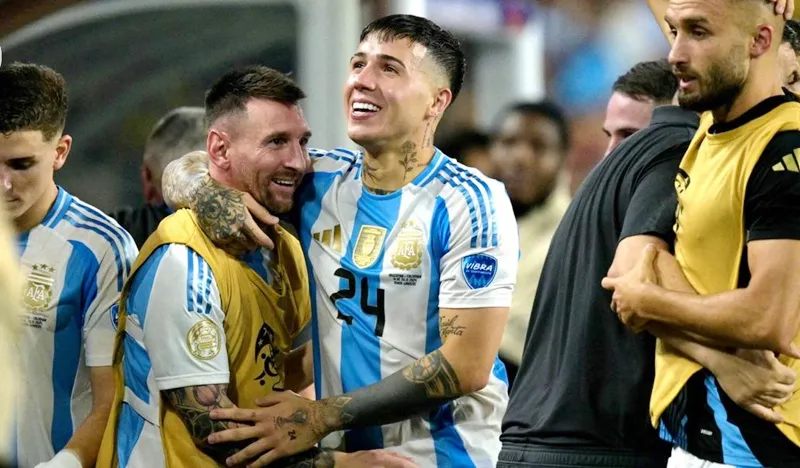 Enzo Fernandez đã công khai xin lỗi vì những lời lẽ đề cập đến các cầu thủ Pháp gốc Phi. 