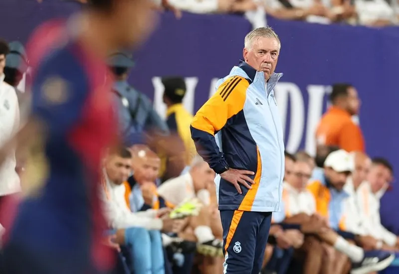 HLV Carlo Ancelotti gạt bỏ những bàn tán xung quanh thất bại của Real Madrid trước Barcelona tại Mỹ.