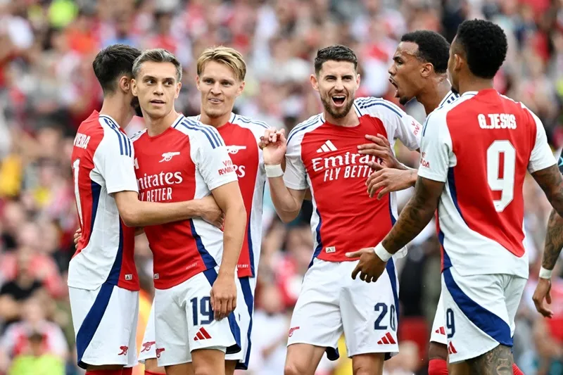 Arsenal dễ dàng giành chiến thắng 4-1 trước nhà vô địch Bundesliga là Leverkusen.