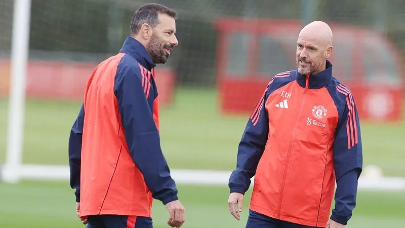 HLV Erik ten Hag cùng vị trợ lý mới là cựu tiền đạo nổi tiếng Rudd van Nistelrooy.
