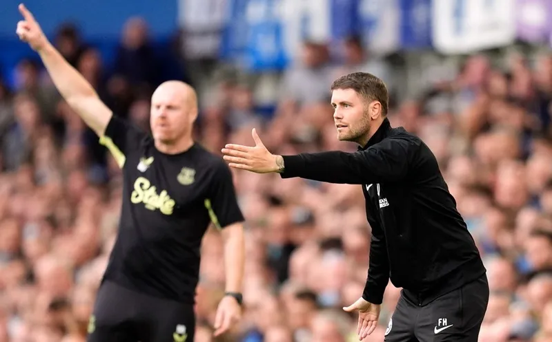 Fabian Hurzeler ở tuổi 31 tuổi đã trở thành HLV trẻ nhất từ trước đến nay tại Premier League.