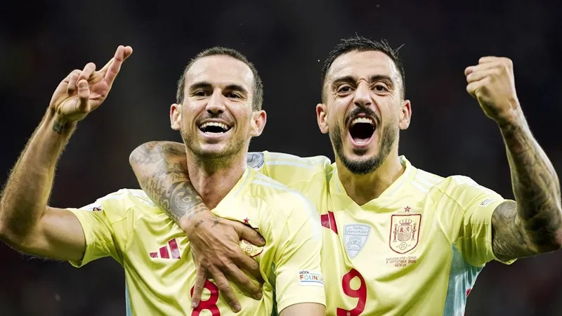 Tây Ban Nha lấy lại sức mạnh khi đánh bại chủ nhà Thụy Sĩ 4-1 dù chỉ chơi với 10 người.