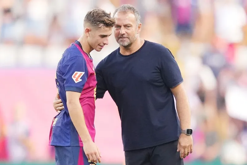 HLV Hansi Flick cảm thấy có lỗi khi khiến Fermin Lopez quá tại và chấn thương.