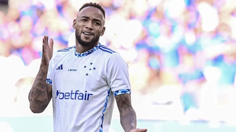 Tiền đạo Rafa Silva nhận thẻ đỏ chỉ 3 giây trong một trận đấu tại giải vô địch quốc gia Brazil.