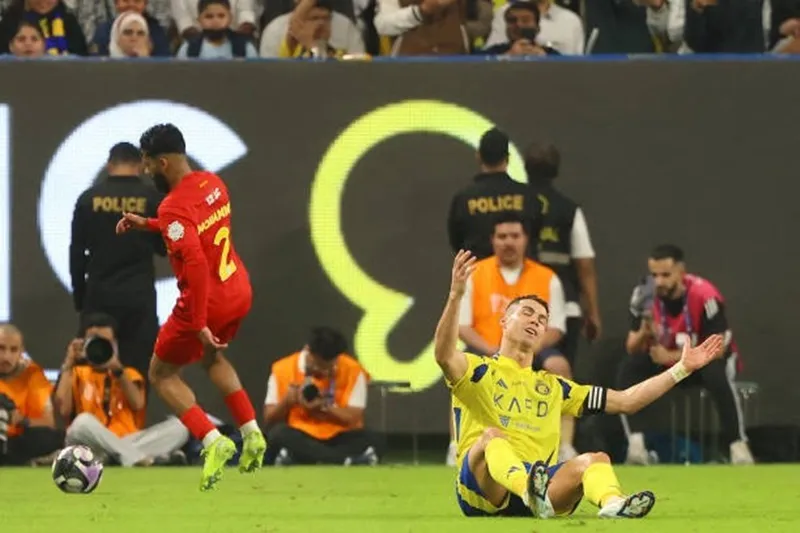 Dù có ghi bàn, Ronaldo cũng đành bất lực nhìn Al-Nassr thất bại trước Al-Qadsiah