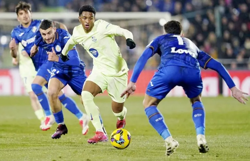 Alejandro Balde của Barcelona cho biết anh đã bị người hâm mộ Getafe phân biệt chủng tộc.