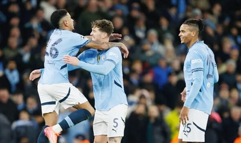 Man.City trụ lại trong Champions League trong gang tấc khi ngược dòng đánh bại Club Brugge 3-1.