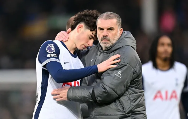 HLV Ange Postecoglou thừa nhận ông có 2 tuần để cứu công việc tại Tottenham.