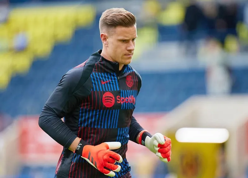 Thủ thành Marc-Andre ter Stegen bắt đầu tập luyện cùng Barcelona sau nhiều tháng dưỡng thương.