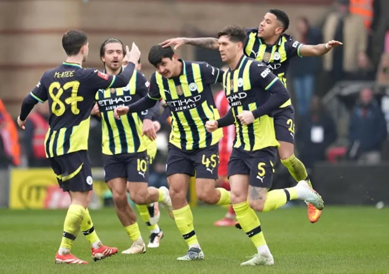 Man.City ngược dòng thắng 2-1 trước đội bóng hạng 3 Leyton Orient để tiến vào vòng 5 FA Cup.