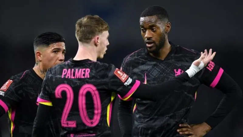 Chelsea đã bị chủ nhà Brighton loại khỏi FA Cup sau khi thua ngược 1-2.