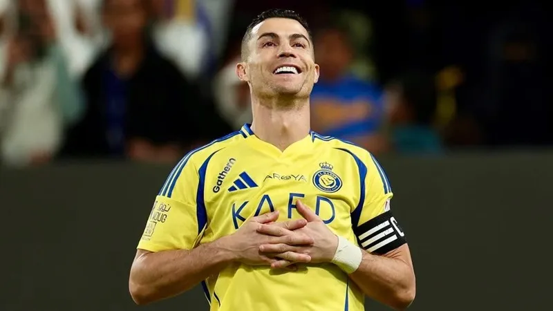Cristiano Ronaldo được cho đạt thỏa thuận gia hạn hợp đồng với Al Nassr đến tháng 6-2026.