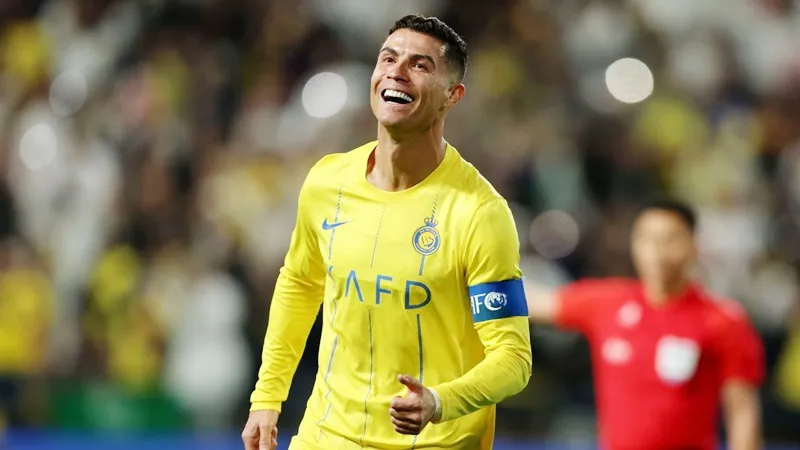 Cristiano Ronaldo là vận động viên được trả lương cao nhất thế giới với tổng thu nhập 260 triệu USD vào năm 2024.