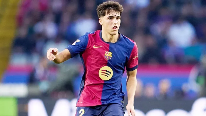 Trung vệ 18 tuổi Pau Cubarsi đã ký hợp đồng mới với Barcelona đến năm 2029.