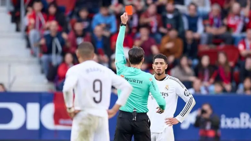 Jude Bellingham chửi trọng tài khiến Real Madrid mất người và không thể bảo vệ được lợi thế dẫn trước.