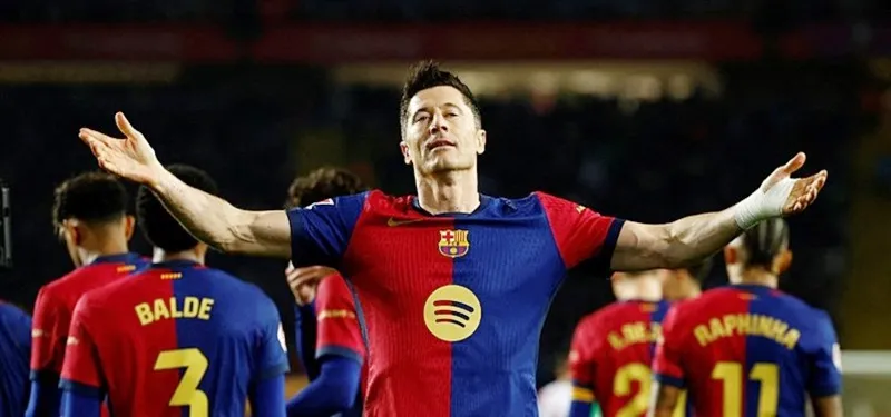 Barcelona trở lại ngôi đầu La Liga nhờ bàn thắng của Robert Lewandowski trước Vallecano.