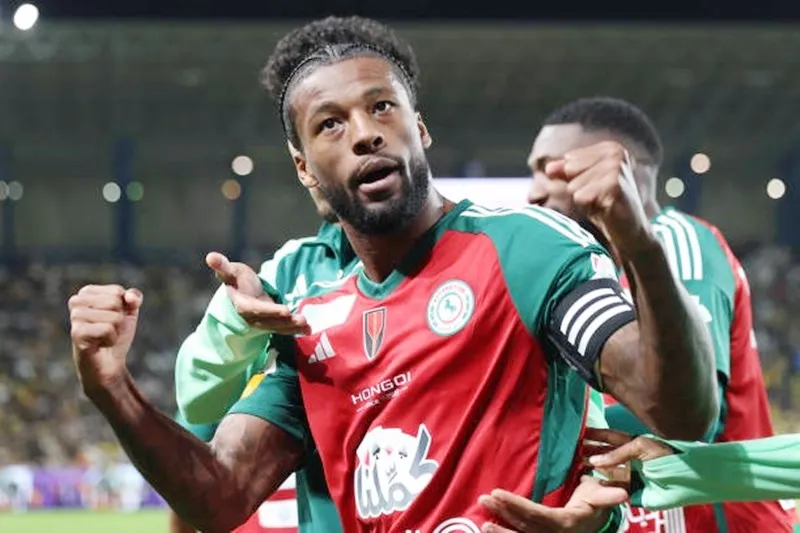 Wijnaldum thi đấu chói sáng với một cú đúp để mang về chiến thắng 3-2 cho Al-Ettifaq trên sân Al-Nassr