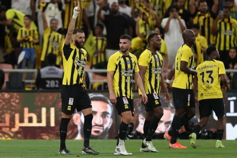 Al-Ittihad có chiến thắng đậm 4-1 trước đối thủ bám đuổi trong cuộc đua vô địch là Al-Hilal