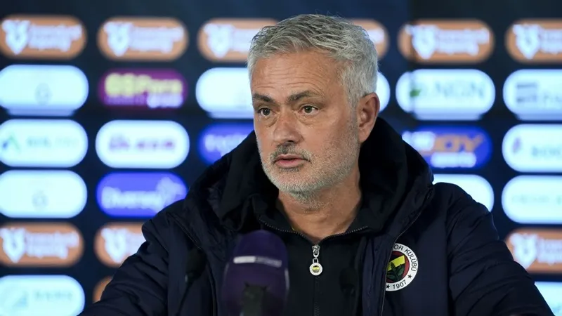 HLV Jose Mourinho bị Galatasaray “khởi kiện hình sự” vì những gì họ gọi là “phát ngôn phân biệt chủng tộc”.