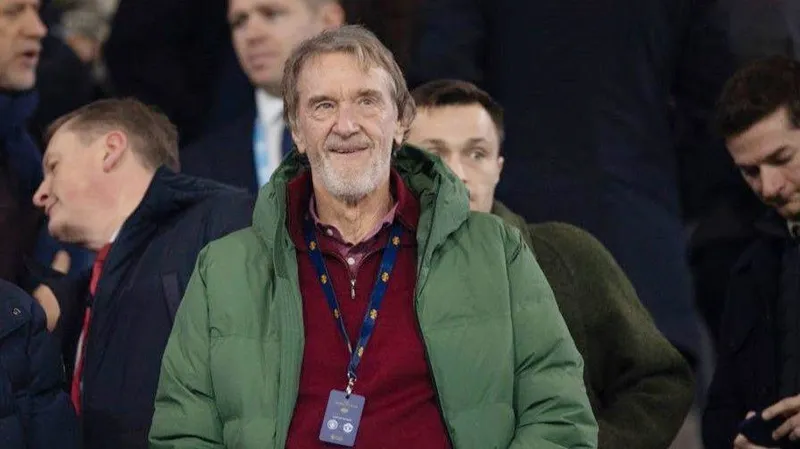 Đồng sở hữu Sir Jim Ratcliffe tiếp tục tăng giá vé bất chấp mọi phản ứng.